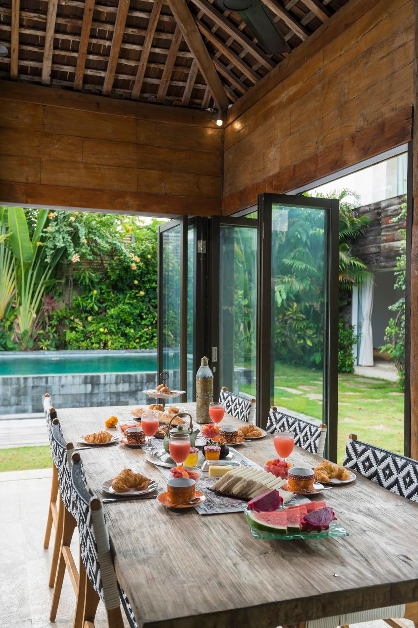 Elegant Villa Casabianca - Tropical Pool & Garden, Near Potato Head Beach Club! Seminyak  Exterior photo